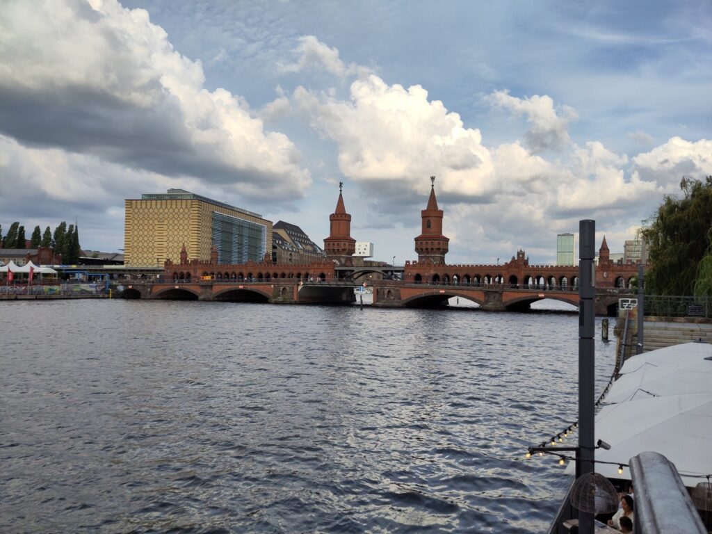 The red-brick Oberbaum Bridge over the River Spree, linking Kreuzberg and Friedrichshain in Berlin